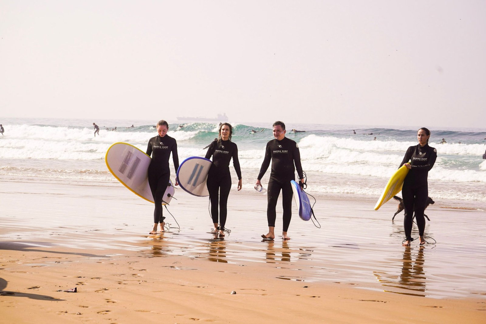 agadir-beach-surfers